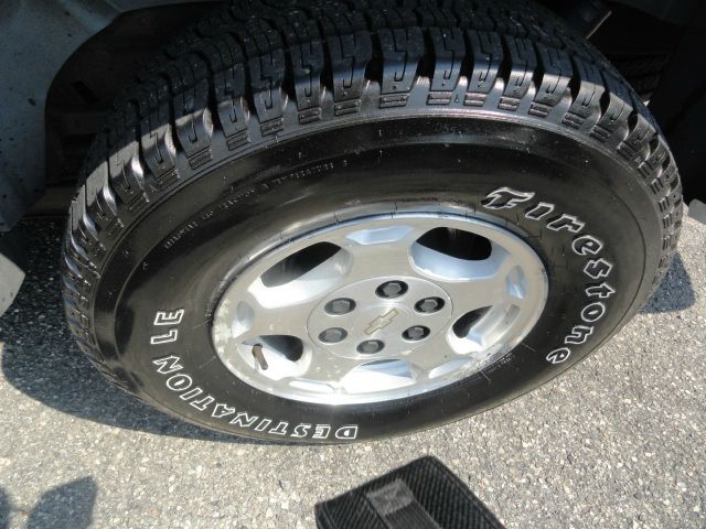 2004 Chevrolet Avalanche C350 4dr Sdn 3.5L Sport RWD Sedan