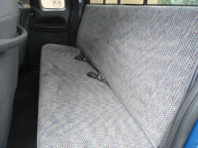 2004 Chevrolet Avalanche C350 4dr Sdn 3.5L Sport RWD Sedan