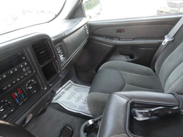 2004 Chevrolet Avalanche C350 4dr Sdn 3.5L Sport RWD Sedan