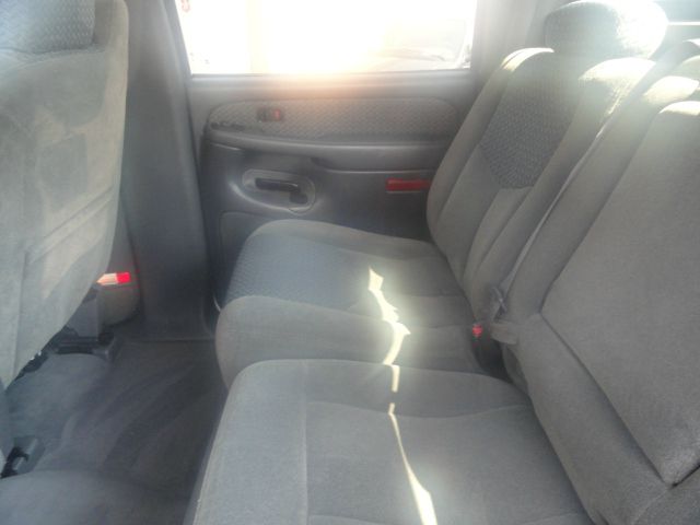 2004 Chevrolet Avalanche C350 4dr Sdn 3.5L Sport RWD Sedan