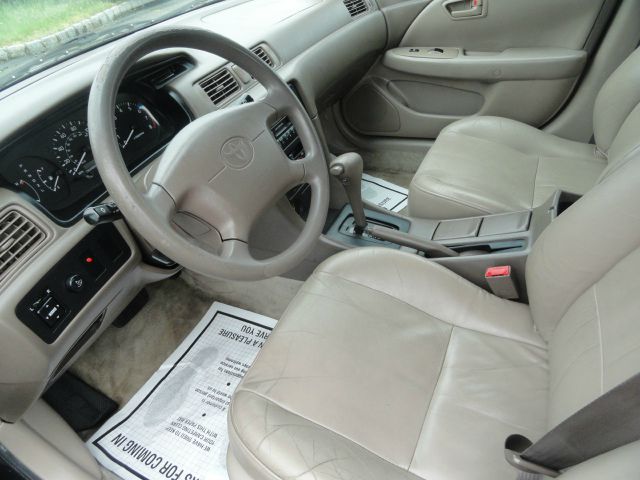 2004 Chevrolet Avalanche C350 4dr Sdn 3.5L Sport RWD Sedan