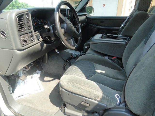 2004 Chevrolet Avalanche C350 4dr Sdn 3.5L Sport RWD Sedan