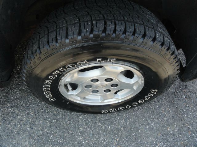 2004 Chevrolet Avalanche C350 4dr Sdn 3.5L Sport RWD Sedan