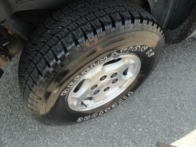 2004 Chevrolet Avalanche C350 4dr Sdn 3.5L Sport RWD Sedan