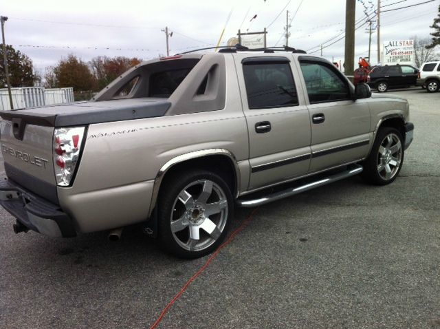 2004 Chevrolet Avalanche C350 4dr Sdn 3.5L Sport RWD Sedan