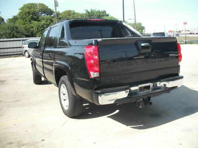 2004 Chevrolet Avalanche C350 4dr Sdn 3.5L Sport RWD Sedan