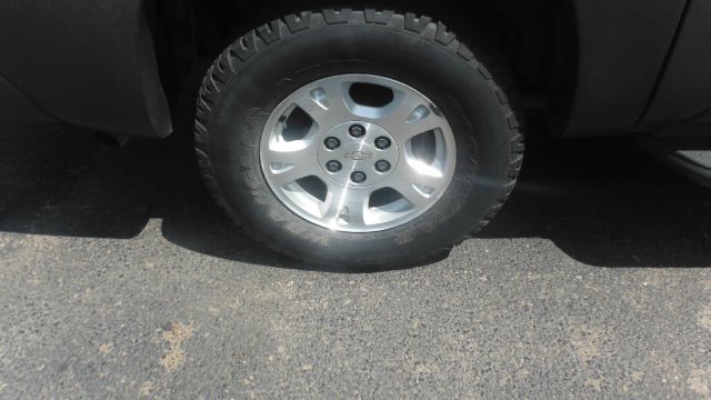 2004 Chevrolet Avalanche C350 4dr Sdn 3.5L Sport RWD Sedan