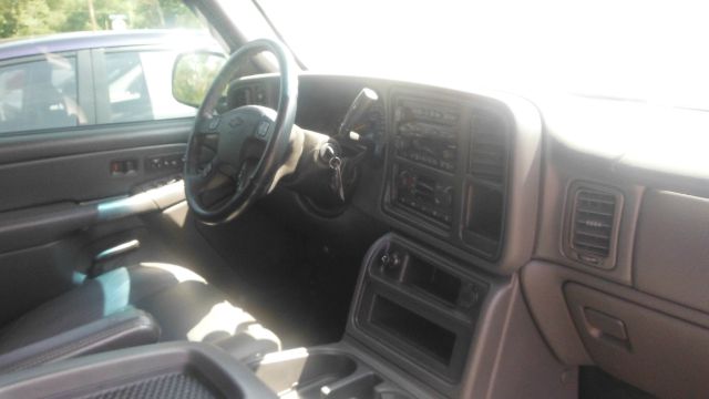 2004 Chevrolet Avalanche C350 4dr Sdn 3.5L Sport RWD Sedan