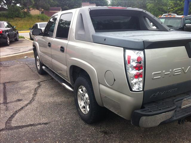2004 Chevrolet Avalanche C350 4dr Sdn 3.5L Sport RWD Sedan