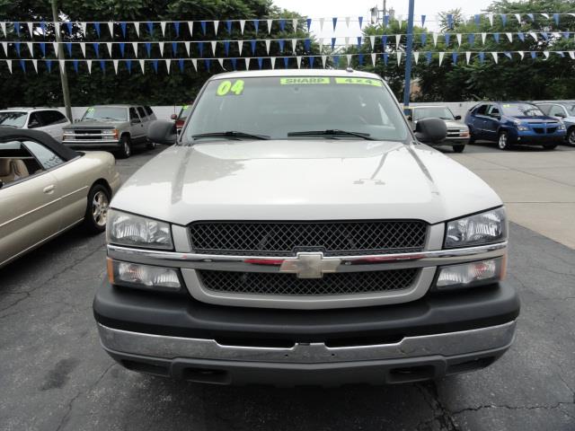 2004 Chevrolet Avalanche Base