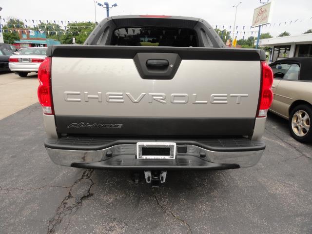2004 Chevrolet Avalanche Base