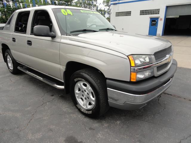 2004 Chevrolet Avalanche Base