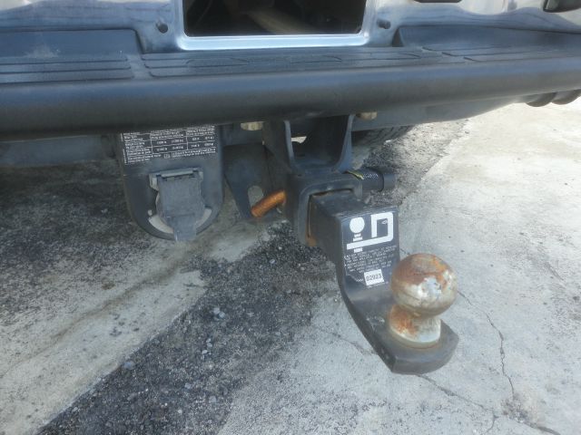 2004 Chevrolet Avalanche C350 4dr Sdn 3.5L Sport RWD Sedan