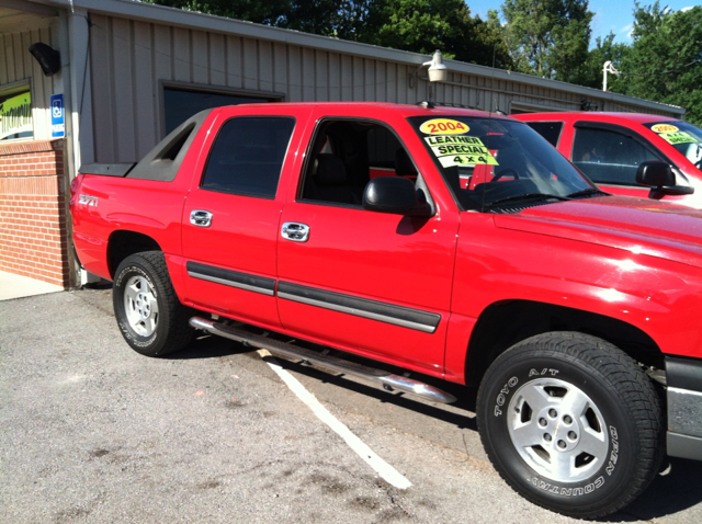 2004 Chevrolet Avalanche C350 4dr Sdn 3.5L Sport RWD Sedan
