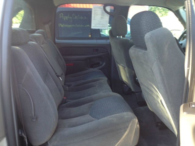 2004 Chevrolet Avalanche C350 4dr Sdn 3.5L Sport RWD Sedan