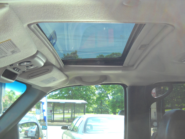 2004 Chevrolet Avalanche C350 4dr Sdn 3.5L Sport RWD Sedan