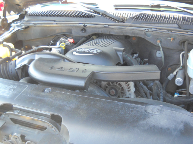 2004 Chevrolet Avalanche C350 4dr Sdn 3.5L Sport RWD Sedan