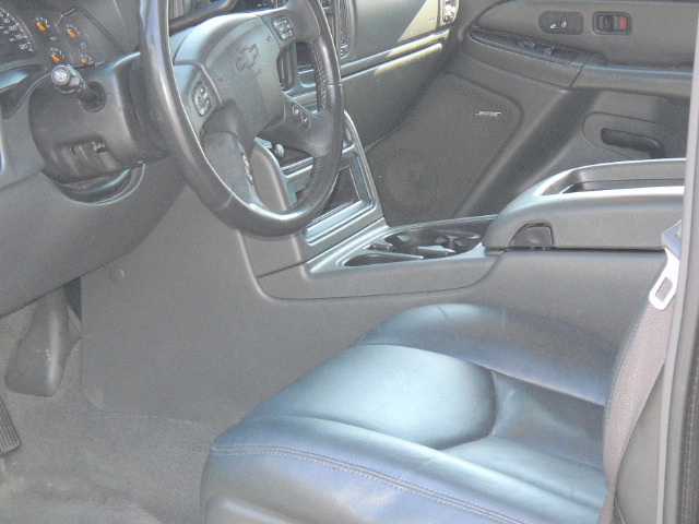 2004 Chevrolet Avalanche C350 4dr Sdn 3.5L Sport RWD Sedan