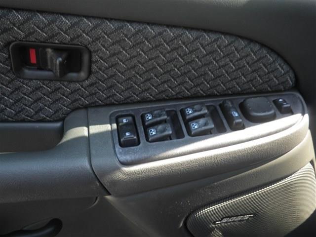 2004 Chevrolet Avalanche Express VAN