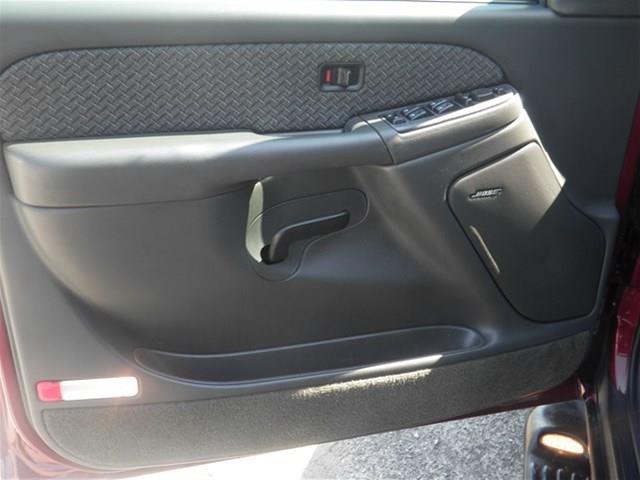 2004 Chevrolet Avalanche Express VAN