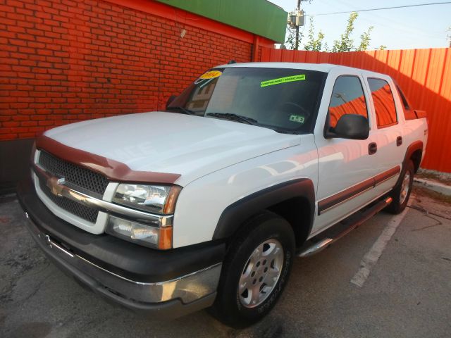 2004 Chevrolet Avalanche C350 4dr Sdn 3.5L Sport RWD Sedan