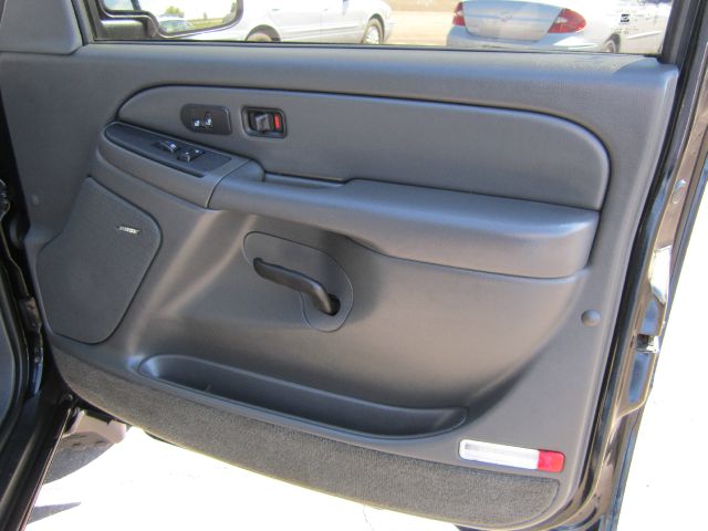 2004 Chevrolet Avalanche C350 4dr Sdn 3.5L Sport RWD Sedan