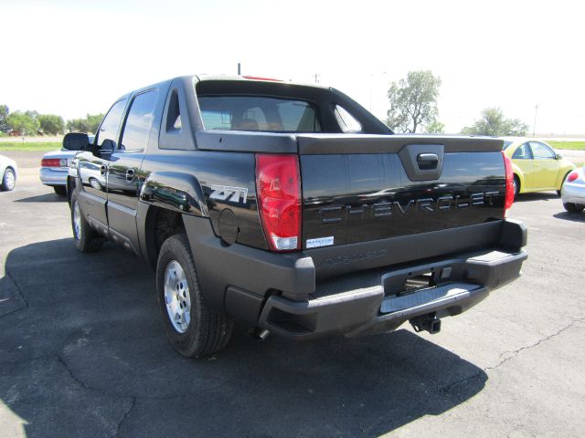 2004 Chevrolet Avalanche C350 4dr Sdn 3.5L Sport RWD Sedan