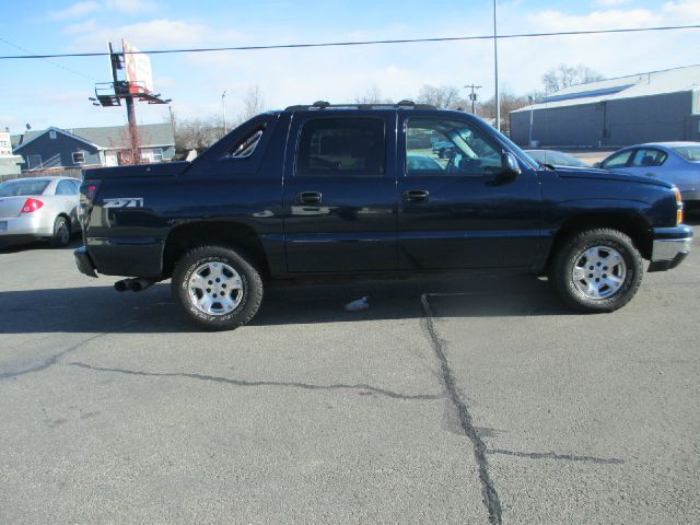 2004 Chevrolet Avalanche C350 4dr Sdn 3.5L Sport RWD Sedan