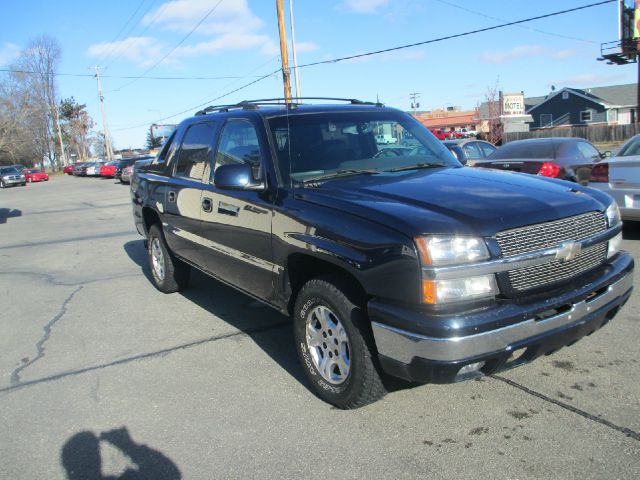 2004 Chevrolet Avalanche C350 4dr Sdn 3.5L Sport RWD Sedan