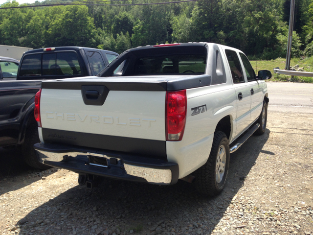 2004 Chevrolet Avalanche C350 4dr Sdn 3.5L Sport RWD Sedan