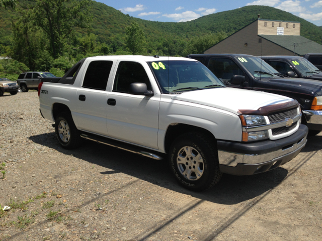2004 Chevrolet Avalanche C350 4dr Sdn 3.5L Sport RWD Sedan