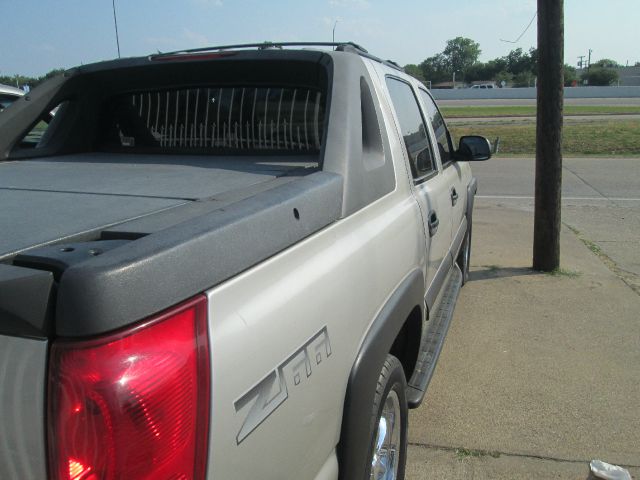 2004 Chevrolet Avalanche C350 4dr Sdn 3.5L Sport RWD Sedan