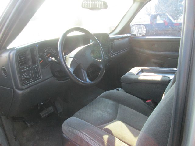 2004 Chevrolet Avalanche C350 4dr Sdn 3.5L Sport RWD Sedan