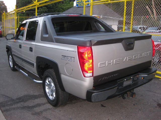 2004 Chevrolet Avalanche C350 4dr Sdn 3.5L Sport RWD Sedan