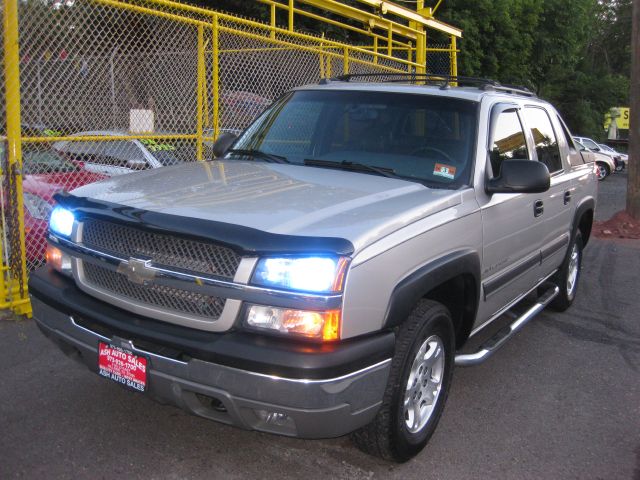 2004 Chevrolet Avalanche C350 4dr Sdn 3.5L Sport RWD Sedan