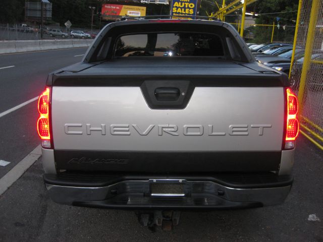2004 Chevrolet Avalanche C350 4dr Sdn 3.5L Sport RWD Sedan