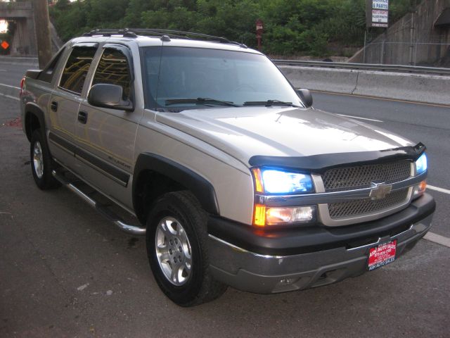 2004 Chevrolet Avalanche C350 4dr Sdn 3.5L Sport RWD Sedan