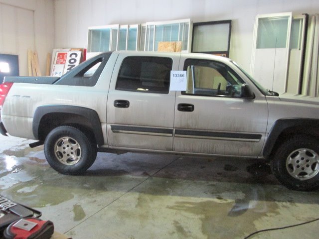 2004 Chevrolet Avalanche C350 4dr Sdn 3.5L Sport RWD Sedan