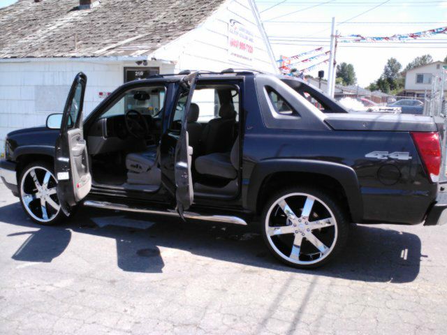 2005 Chevrolet Avalanche C350 4dr Sdn 3.5L Sport RWD Sedan