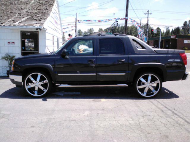 2005 Chevrolet Avalanche C350 4dr Sdn 3.5L Sport RWD Sedan