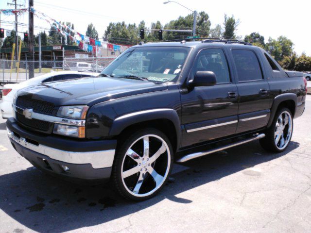 2005 Chevrolet Avalanche C350 4dr Sdn 3.5L Sport RWD Sedan