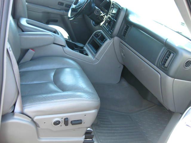 2005 Chevrolet Avalanche C350 4dr Sdn 3.5L Sport RWD Sedan