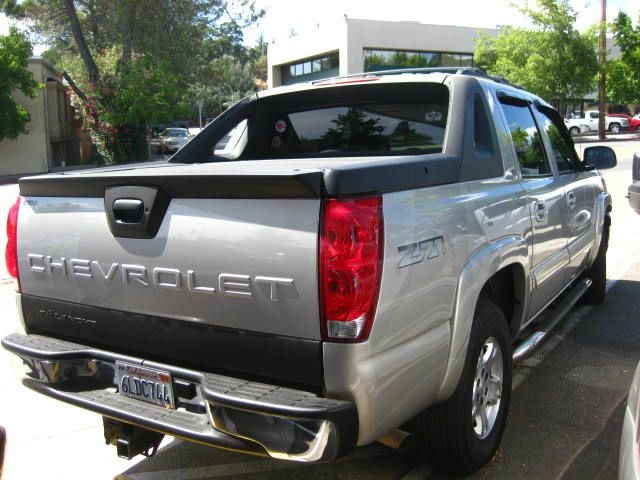 2005 Chevrolet Avalanche C350 4dr Sdn 3.5L Sport RWD Sedan