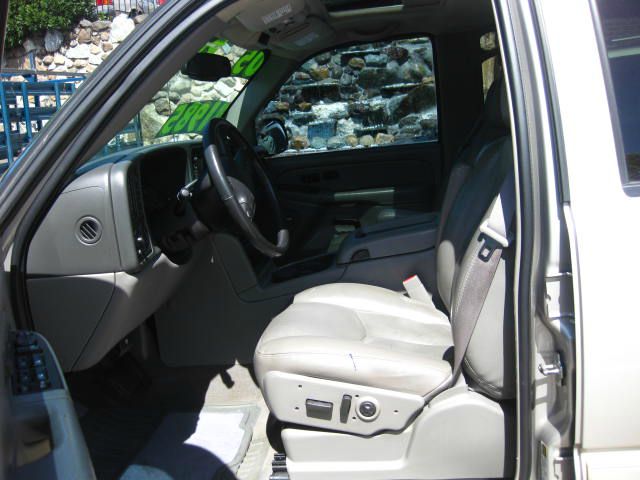 2005 Chevrolet Avalanche C350 4dr Sdn 3.5L Sport RWD Sedan