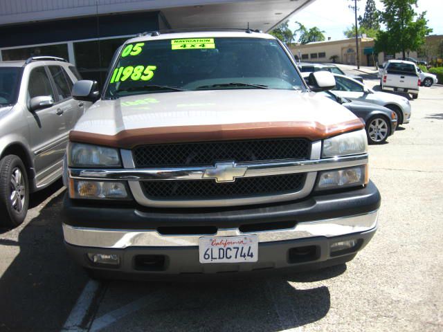 2005 Chevrolet Avalanche C350 4dr Sdn 3.5L Sport RWD Sedan