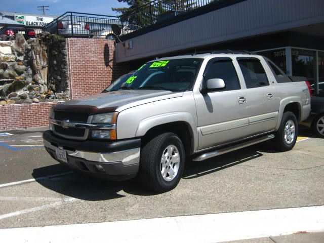 2005 Chevrolet Avalanche C350 4dr Sdn 3.5L Sport RWD Sedan