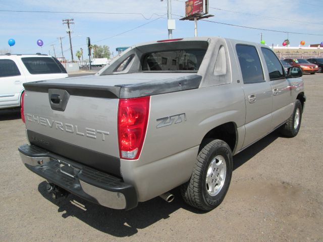 2005 Chevrolet Avalanche C350 4dr Sdn 3.5L Sport RWD Sedan