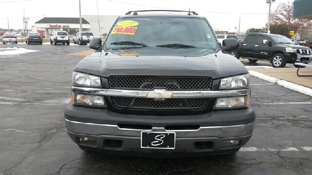 2005 Chevrolet Avalanche C350 4dr Sdn 3.5L Sport RWD Sedan