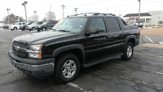 2005 Chevrolet Avalanche C350 4dr Sdn 3.5L Sport RWD Sedan