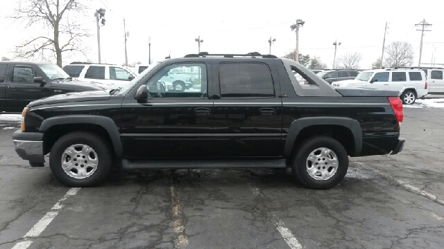 2005 Chevrolet Avalanche C350 4dr Sdn 3.5L Sport RWD Sedan